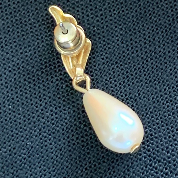 BEAUTIFUL MARVELLA FAUX PEARL EARRINGS - Picture 3 of 3